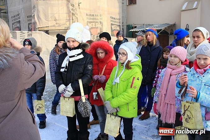 Zdjęcie w galerii na portalu naszraciborz.pl: Młodzi Rosjanie zwiedzili raciborski zamek wiadomości z regionu