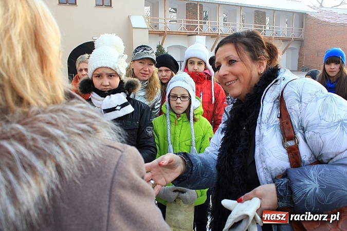 Zdjęcie w galerii na portalu naszraciborz.pl: Młodzi Rosjanie zwiedzili raciborski zamek wiadomości z regionu