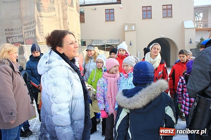 Zdjęcie w galerii na portalu naszraciborz.pl: Młodzi Rosjanie zwiedzili raciborski zamek wiadomości z regionu