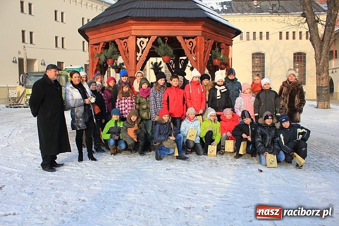Zdjęcie w galerii na portalu naszraciborz.pl: Młodzi Rosjanie zwiedzili raciborski zamek wiadomości z regionu