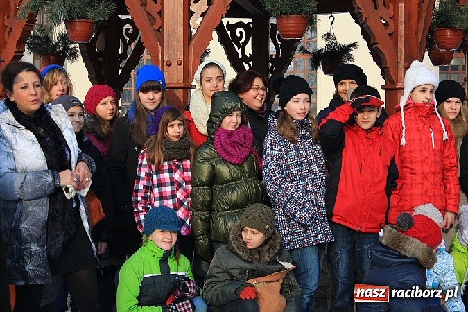 Zdjęcie w galerii na portalu naszraciborz.pl: Młodzi Rosjanie zwiedzili raciborski zamek wiadomości z regionu