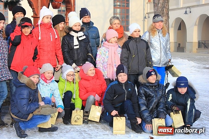 Zdjęcie w galerii na portalu naszraciborz.pl: Młodzi Rosjanie zwiedzili raciborski zamek wiadomości z regionu