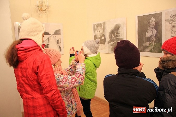 Zdjęcie w galerii na portalu naszraciborz.pl: Młodzi Rosjanie zwiedzili raciborski zamek wiadomości z regionu