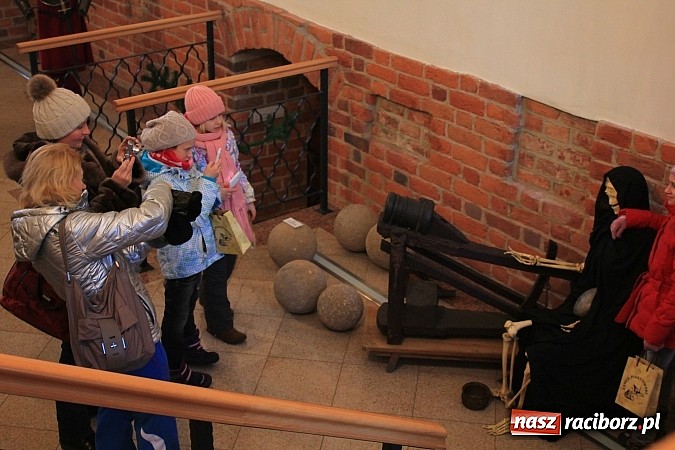 Zdjęcie w galerii na portalu naszraciborz.pl: Młodzi Rosjanie zwiedzili raciborski zamek wiadomości z regionu