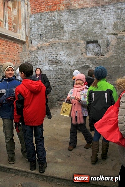 Zdjęcie w galerii na portalu naszraciborz.pl: Młodzi Rosjanie zwiedzili raciborski zamek wiadomości z regionu