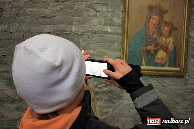 Zdjęcie w galerii na portalu naszraciborz.pl: Młodzi Rosjanie zwiedzili raciborski zamek wiadomości z regionu