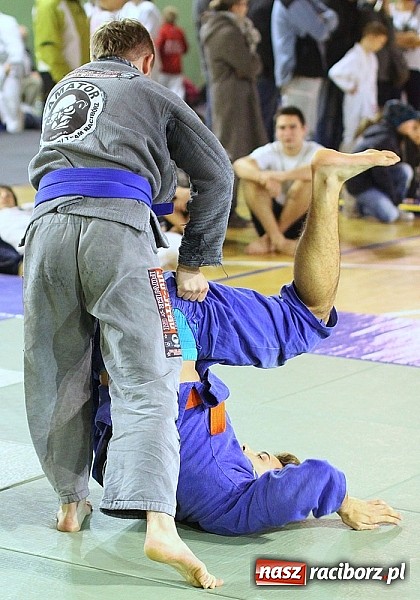 Zdjęcie w galerii na portalu naszraciborz.pl: Młodzi adepci jiu-jitsu walczyli na lidze dzieci i młodzieży w Kuźni Raciborskiej wiadomości z regionu