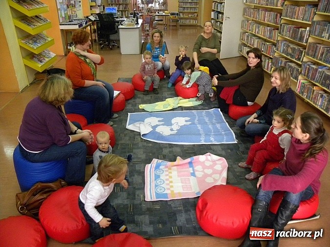 Zdjęcie w galerii na portalu naszraciborz.pl: Wierszyki-masażyki w raciborskiej bibliotece wiadomości z regionu