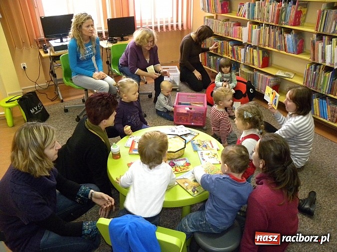 Zdjęcie w galerii na portalu naszraciborz.pl: Wierszyki-masażyki w raciborskiej bibliotece wiadomości z regionu
