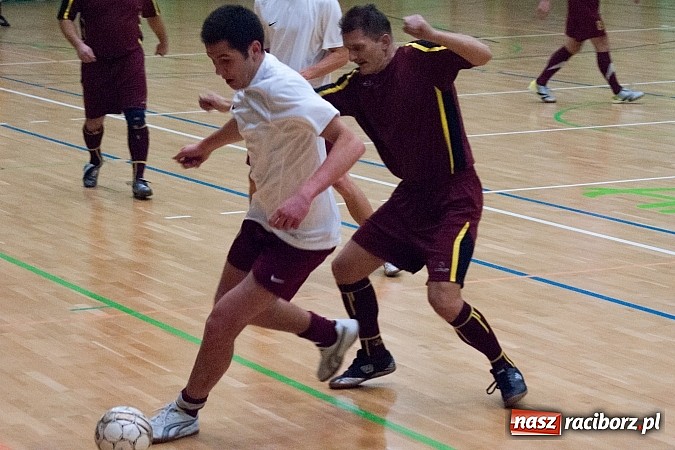 Zdjęcie w galerii na portalu naszraciborz.pl: KMP SMS Hyrbud i Czarne Koszule przełamały złą passę wiadomości z regionu