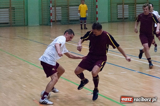 Zdjęcie w galerii na portalu naszraciborz.pl: KMP SMS Hyrbud i Czarne Koszule przełamały złą passę wiadomości z regionu