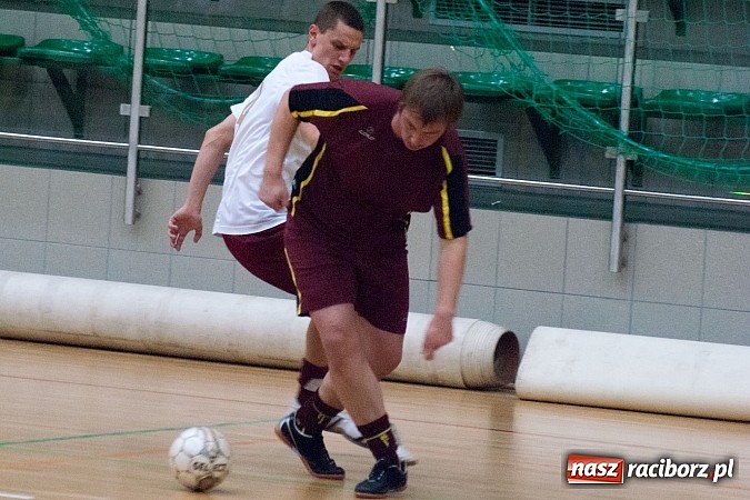 Zdjęcie w galerii na portalu naszraciborz.pl: KMP SMS Hyrbud i Czarne Koszule przełamały złą passę wiadomości z regionu