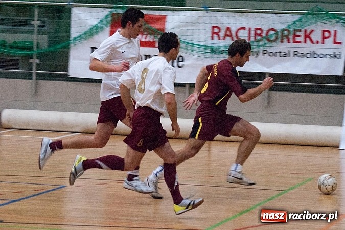Zdjęcie w galerii na portalu naszraciborz.pl: KMP SMS Hyrbud i Czarne Koszule przełamały złą passę wiadomości z regionu