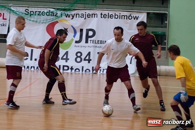 Zdjęcie w galerii na portalu naszraciborz.pl: KMP SMS Hyrbud i Czarne Koszule przełamały złą passę wiadomości z regionu