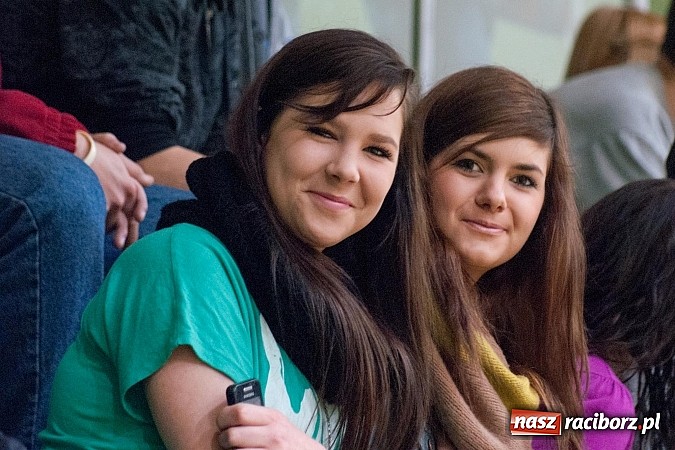 Zdjęcie w galerii na portalu naszraciborz.pl: KMP SMS Hyrbud i Czarne Koszule przełamały złą passę wiadomości z regionu