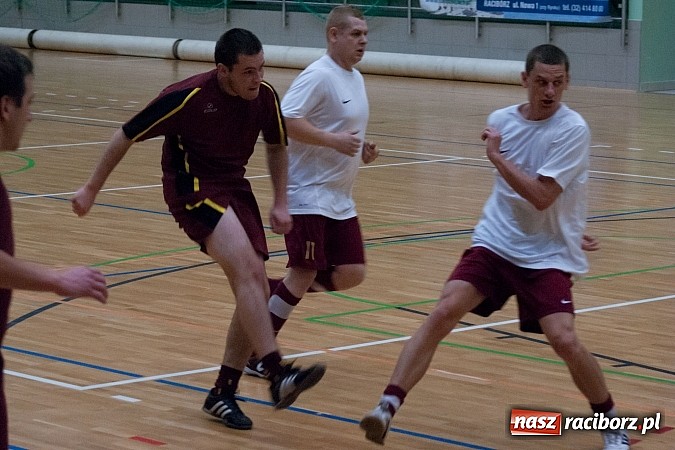 Zdjęcie w galerii na portalu naszraciborz.pl: KMP SMS Hyrbud i Czarne Koszule przełamały złą passę wiadomości z regionu