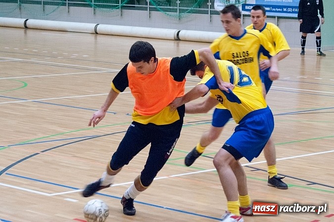 Zdjęcie w galerii na portalu naszraciborz.pl: KMP SMS Hyrbud i Czarne Koszule przełamały złą passę wiadomości z regionu