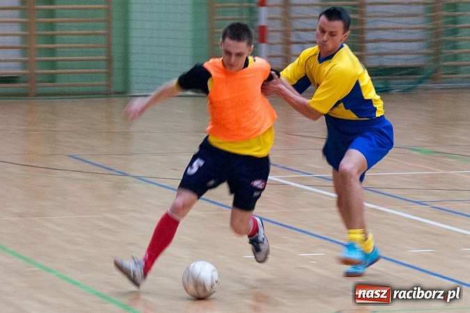 Zdjęcie w galerii na portalu naszraciborz.pl: KMP SMS Hyrbud i Czarne Koszule przełamały złą passę wiadomości z regionu