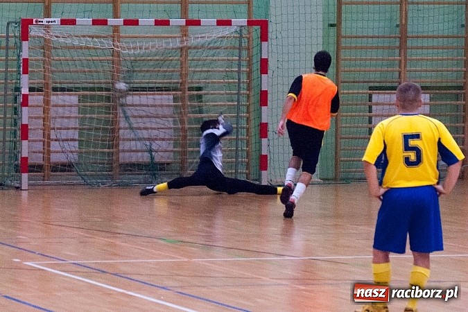 Zdjęcie w galerii na portalu naszraciborz.pl: KMP SMS Hyrbud i Czarne Koszule przełamały złą passę wiadomości z regionu