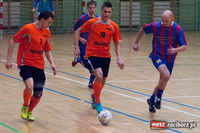 Zdjęcie w galerii na portalu naszraciborz.pl: KMP SMS Hyrbud i Czarne Koszule przełamały złą passę wiadomości z regionu