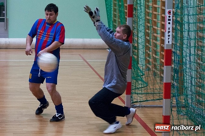 Zdjęcie w galerii na portalu naszraciborz.pl: KMP SMS Hyrbud i Czarne Koszule przełamały złą passę wiadomości z regionu
