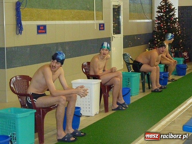 Zdjęcie w galerii na portalu naszraciborz.pl: Pływanie: Międzynarodowy Mikołaj na pływalni SMS-u wiadomości z regionu