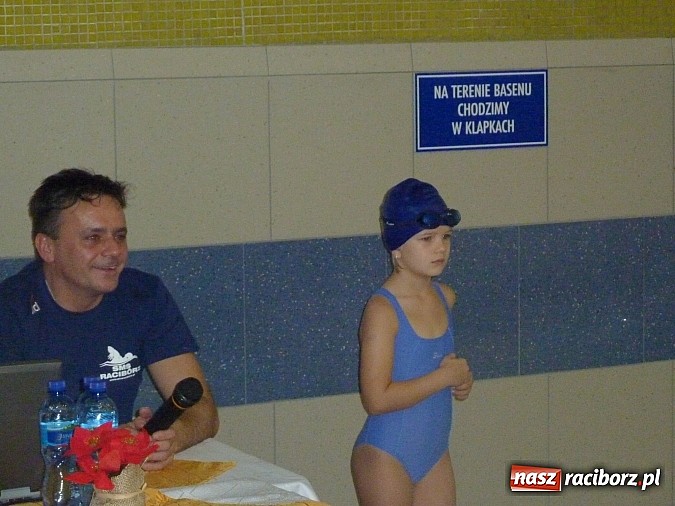 Zdjęcie w galerii na portalu naszraciborz.pl: Pływanie: Międzynarodowy Mikołaj na pływalni SMS-u wiadomości z regionu