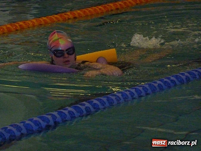 Zdjęcie w galerii na portalu naszraciborz.pl: Pływanie: Międzynarodowy Mikołaj na pływalni SMS-u wiadomości z regionu