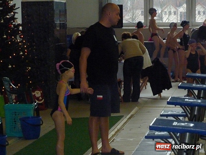 Zdjęcie w galerii na portalu naszraciborz.pl: Pływanie: Międzynarodowy Mikołaj na pływalni SMS-u wiadomości z regionu