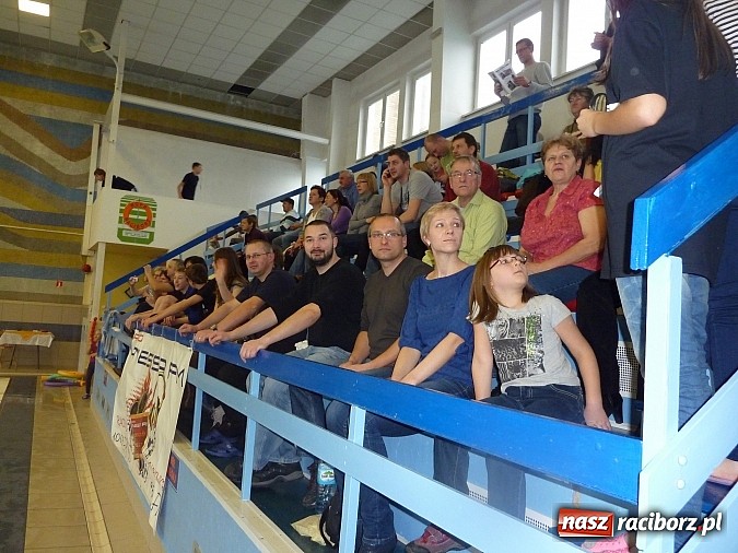 Zdjęcie w galerii na portalu naszraciborz.pl: Pływanie: Międzynarodowy Mikołaj na pływalni SMS-u wiadomości z regionu