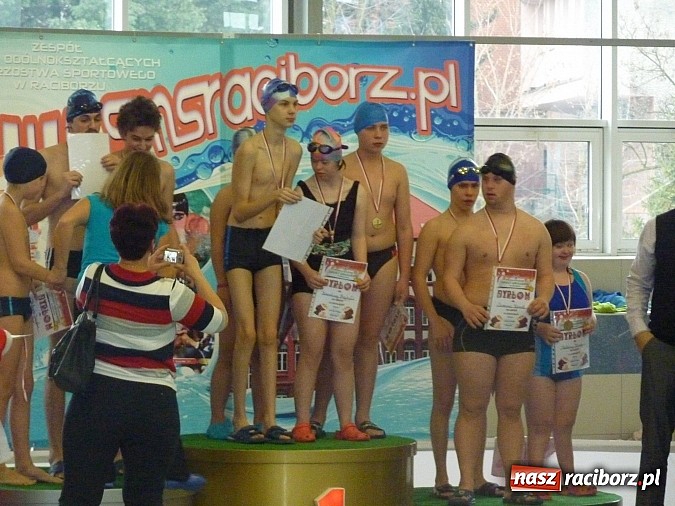 Zdjęcie w galerii na portalu naszraciborz.pl: Pływanie: Międzynarodowy Mikołaj na pływalni SMS-u wiadomości z regionu