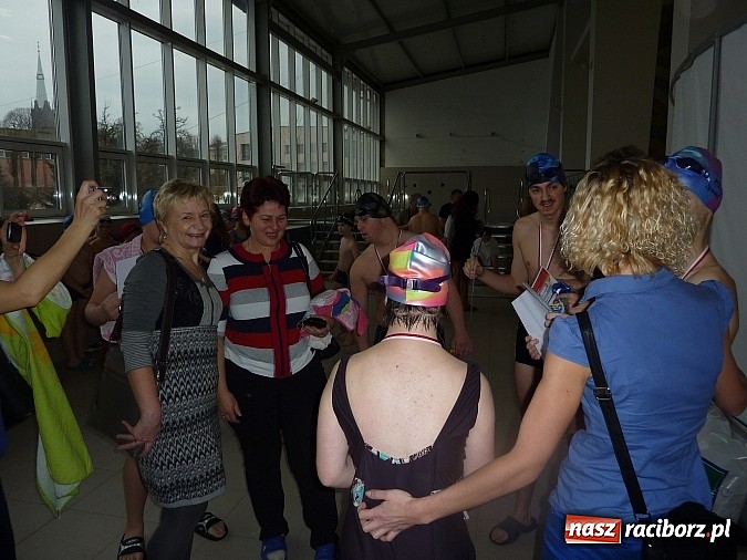 Zdjęcie w galerii na portalu naszraciborz.pl: Pływanie: Międzynarodowy Mikołaj na pływalni SMS-u wiadomości z regionu