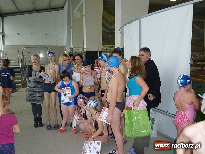 Zdjęcie w galerii na portalu naszraciborz.pl: Pływanie: Międzynarodowy Mikołaj na pływalni SMS-u wiadomości z regionu