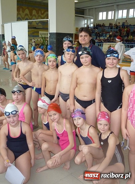 Zdjęcie w galerii na portalu naszraciborz.pl: Pływanie: Międzynarodowy Mikołaj na pływalni SMS-u wiadomości z regionu