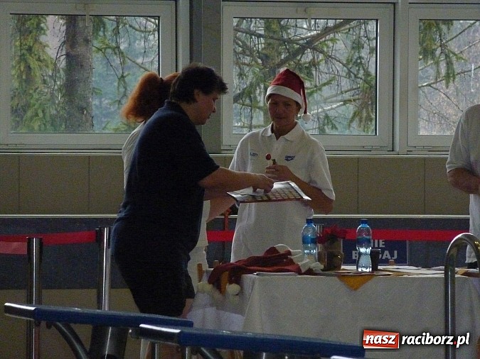 Zdjęcie w galerii na portalu naszraciborz.pl: Pływanie: Międzynarodowy Mikołaj na pływalni SMS-u wiadomości z regionu