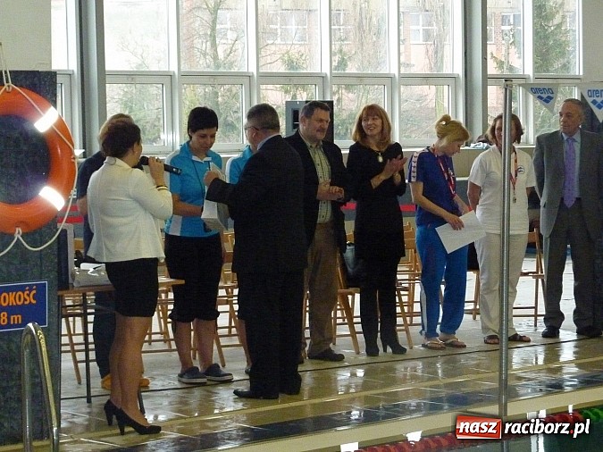 Zdjęcie w galerii na portalu naszraciborz.pl: Pływanie: Międzynarodowy Mikołaj na pływalni SMS-u wiadomości z regionu