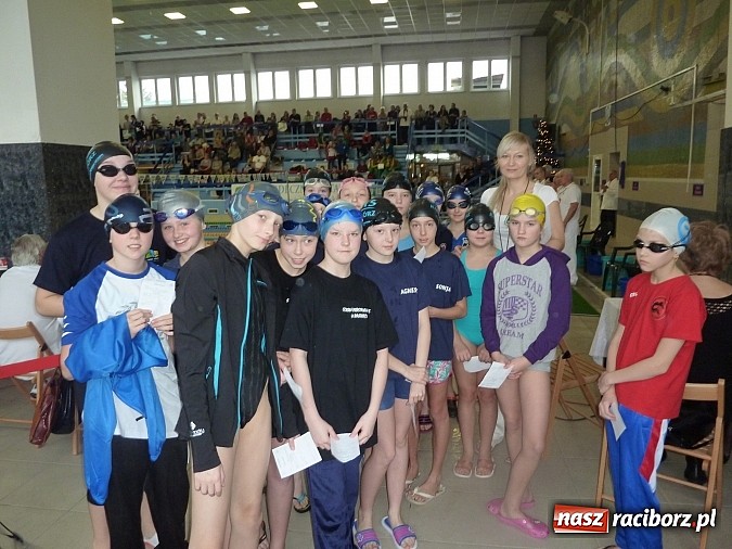 Zdjęcie w galerii na portalu naszraciborz.pl: Pływanie: Międzynarodowy Mikołaj na pływalni SMS-u wiadomości z regionu