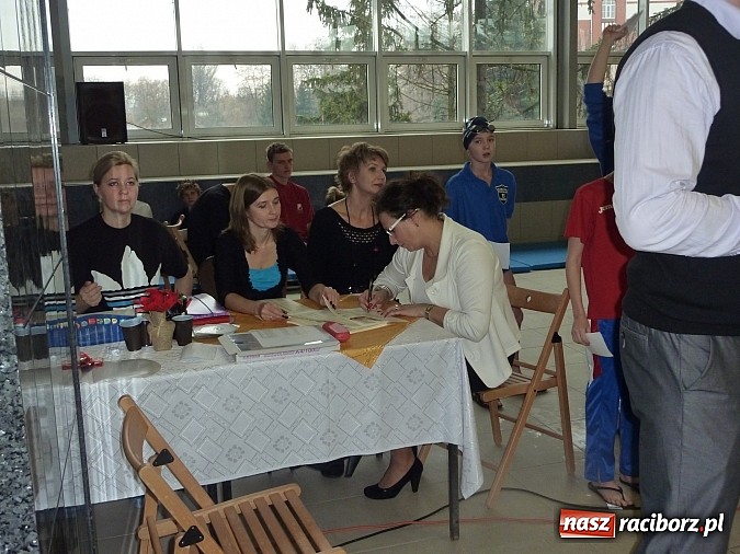 Zdjęcie w galerii na portalu naszraciborz.pl: Pływanie: Międzynarodowy Mikołaj na pływalni SMS-u wiadomości z regionu