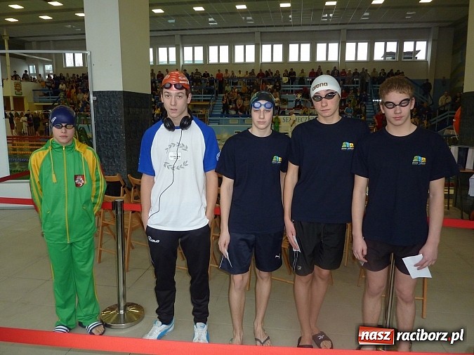 Zdjęcie w galerii na portalu naszraciborz.pl: Pływanie: Międzynarodowy Mikołaj na pływalni SMS-u wiadomości z regionu