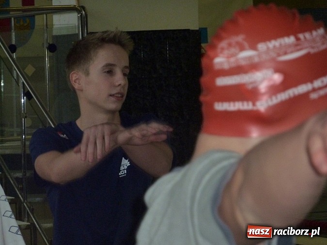 Zdjęcie w galerii na portalu naszraciborz.pl: Pływanie: Międzynarodowy Mikołaj na pływalni SMS-u wiadomości z regionu