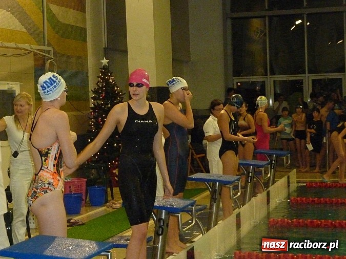 Zdjęcie w galerii na portalu naszraciborz.pl: Pływanie: Międzynarodowy Mikołaj na pływalni SMS-u wiadomości z regionu