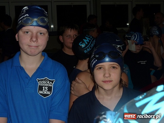 Zdjęcie w galerii na portalu naszraciborz.pl: Pływanie: Międzynarodowy Mikołaj na pływalni SMS-u wiadomości z regionu