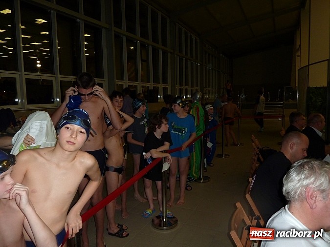 Zdjęcie w galerii na portalu naszraciborz.pl: Pływanie: Międzynarodowy Mikołaj na pływalni SMS-u wiadomości z regionu