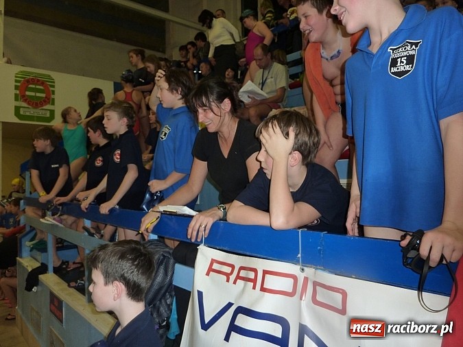 Zdjęcie w galerii na portalu naszraciborz.pl: Pływanie: Międzynarodowy Mikołaj na pływalni SMS-u wiadomości z regionu