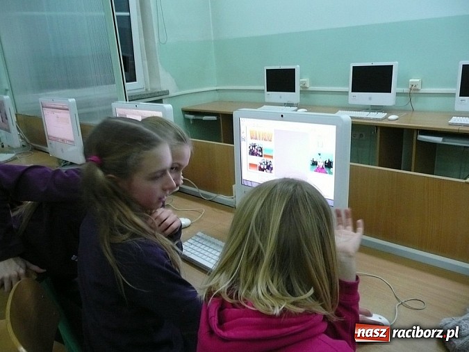 Zdjęcie w galerii na portalu naszraciborz.pl: Pływanie: Międzynarodowy Mikołaj na pływalni SMS-u wiadomości z regionu