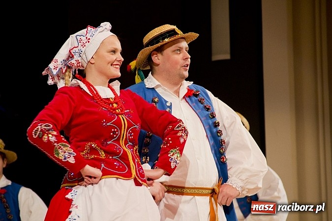 Zdjęcie w galerii na portalu naszraciborz.pl: Pełna widownia na świątecznym koncercie Źródła. Stowarzyszenie ma już 15 lat! wiadomości z regionu