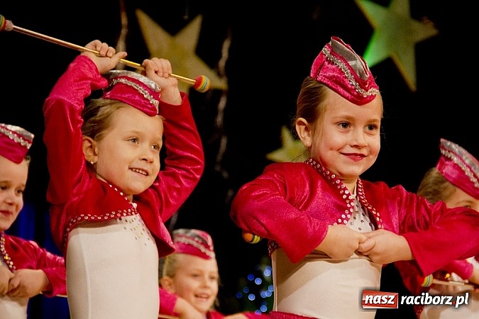 Zdjęcie w galerii na portalu naszraciborz.pl: Pełna widownia na świątecznym koncercie Źródła. Stowarzyszenie ma już 15 lat! wiadomości z regionu