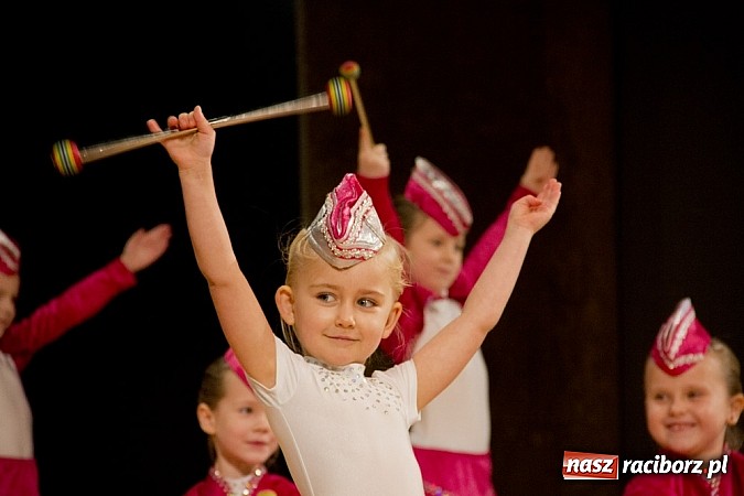 Zdjęcie w galerii na portalu naszraciborz.pl: Pełna widownia na świątecznym koncercie Źródła. Stowarzyszenie ma już 15 lat! wiadomości z regionu