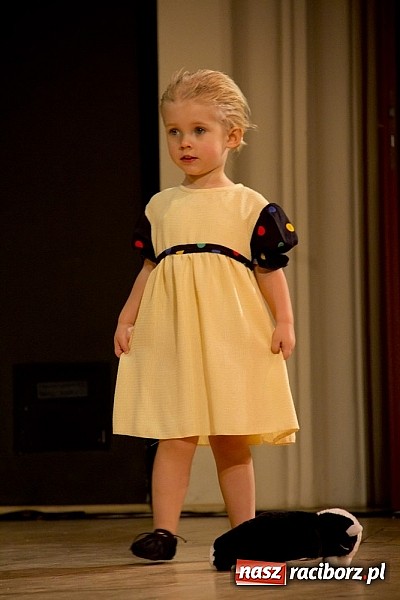 Zdjęcie w galerii na portalu naszraciborz.pl: Pełna widownia na świątecznym koncercie Źródła. Stowarzyszenie ma już 15 lat! wiadomości z regionu