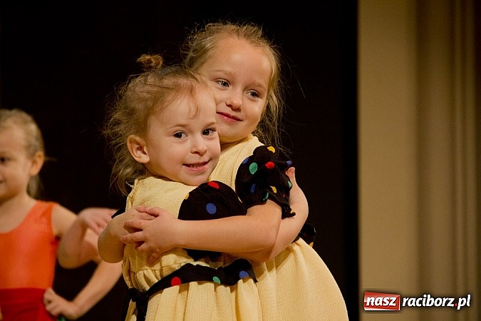 Zdjęcie w galerii na portalu naszraciborz.pl: Pełna widownia na świątecznym koncercie Źródła. Stowarzyszenie ma już 15 lat! wiadomości z regionu